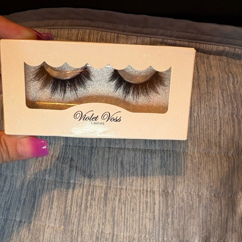 Violet Voss lashes just slayin